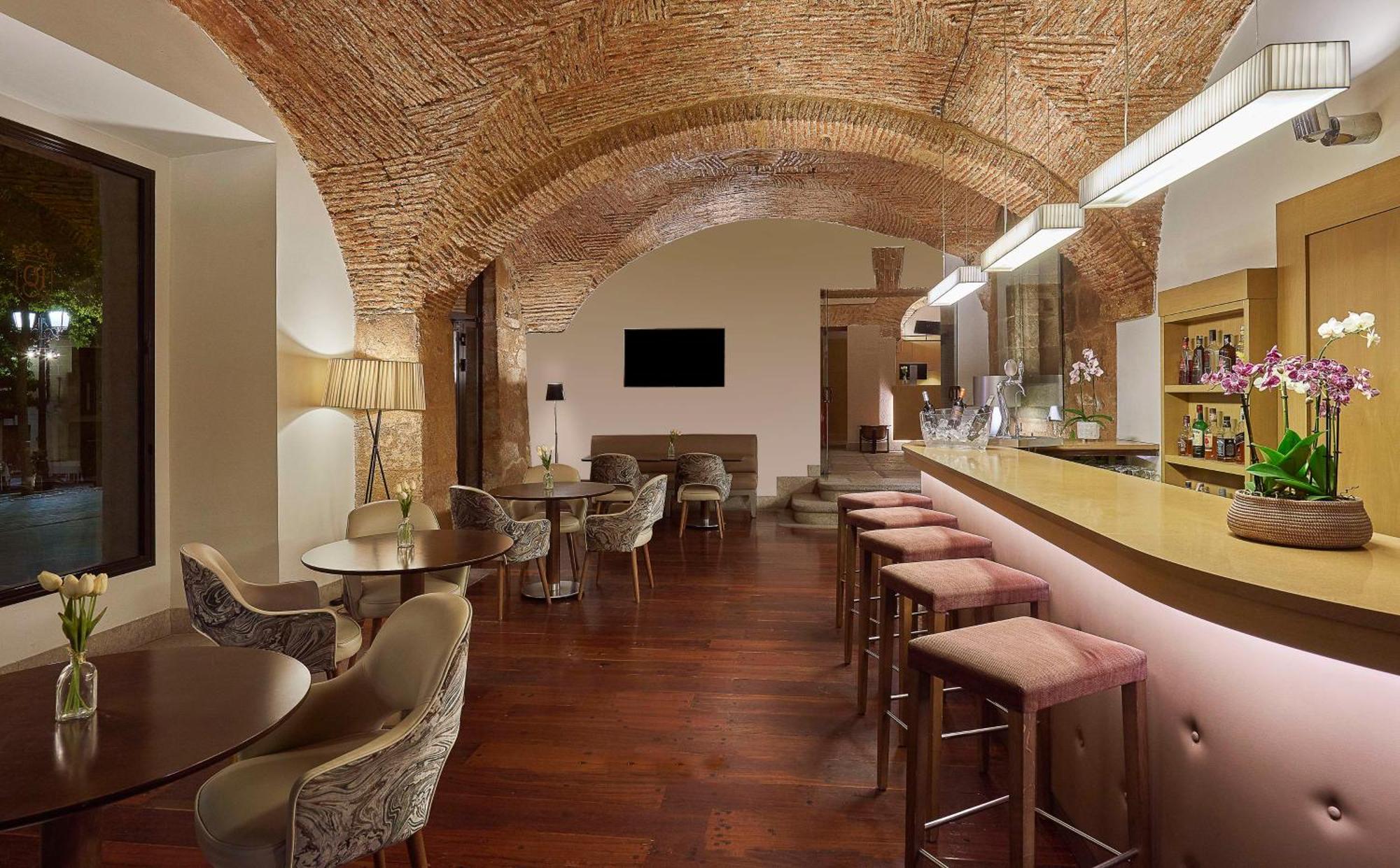 Nh Collection Caceres Palacio De Oquendo Exterior photo