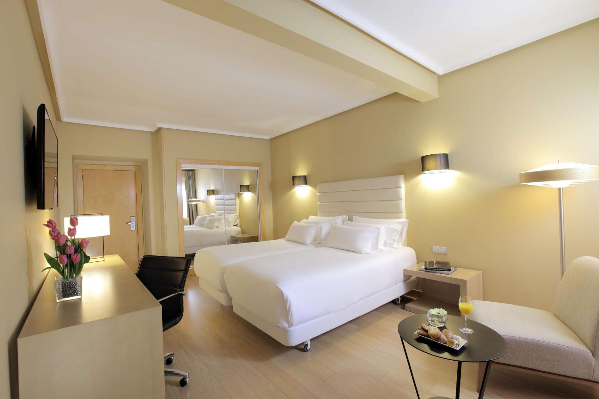 Nh Collection Caceres Palacio De Oquendo Exterior photo