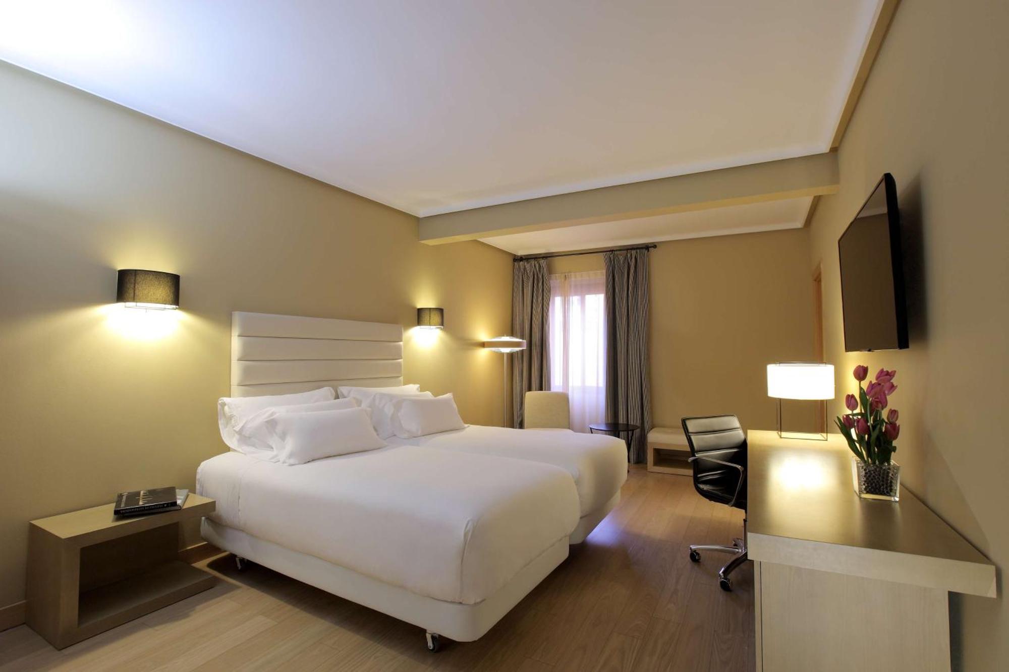 Nh Collection Caceres Palacio De Oquendo Exterior photo