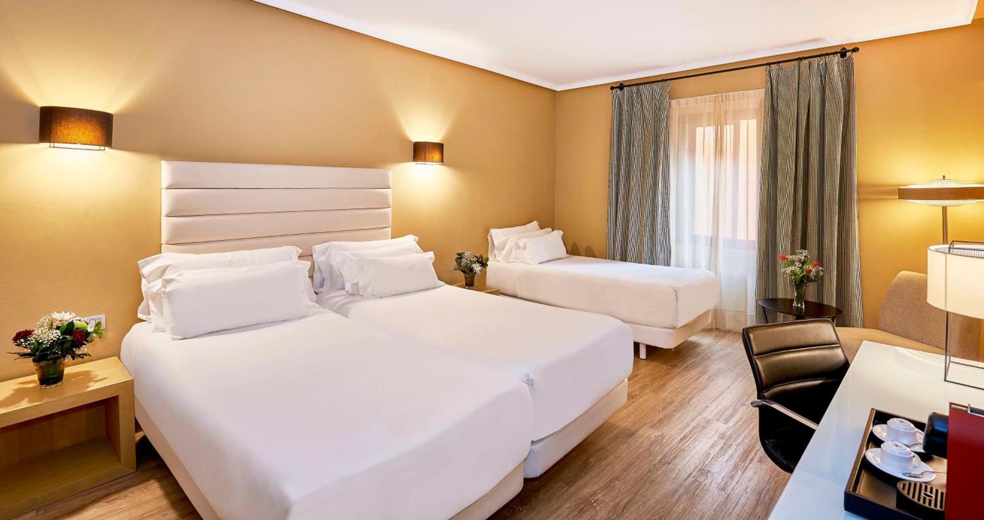 Nh Collection Caceres Palacio De Oquendo Exterior photo