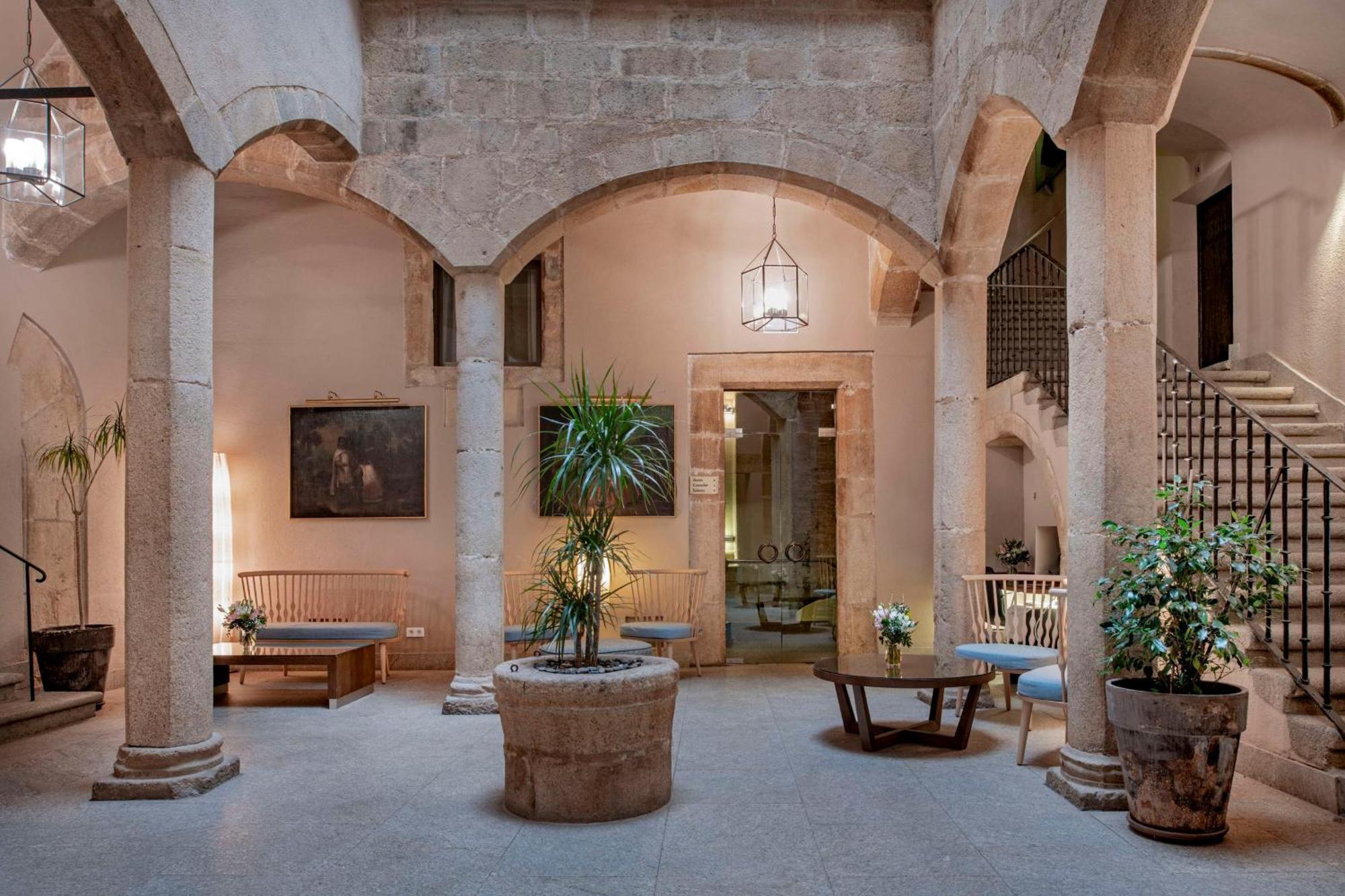 Nh Collection Caceres Palacio De Oquendo Exterior photo