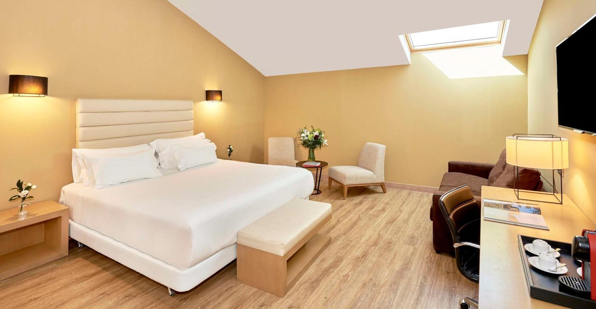 Nh Collection Caceres Palacio De Oquendo Exterior photo
