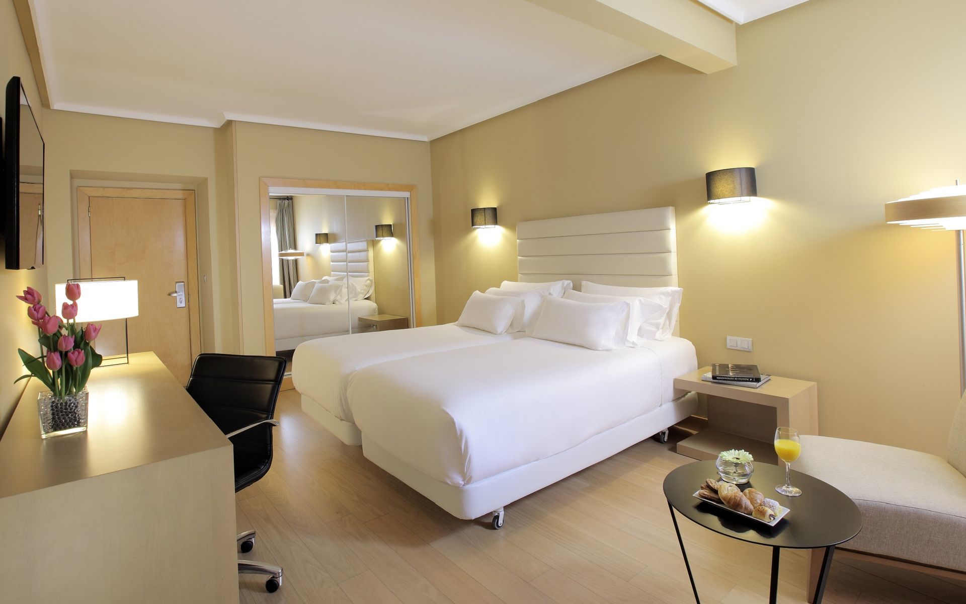 Nh Collection Caceres Palacio De Oquendo Exterior photo